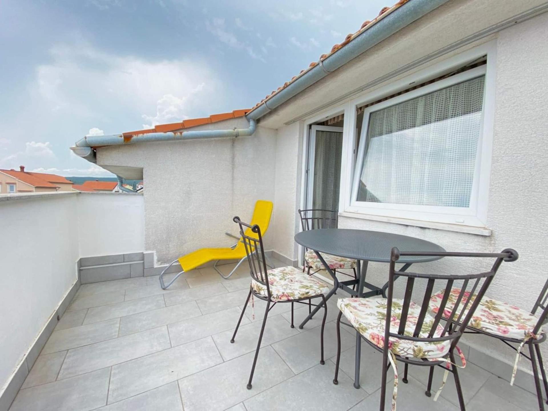 Family Apartments Viva Close To The Beach Krk Town Εξωτερικό φωτογραφία