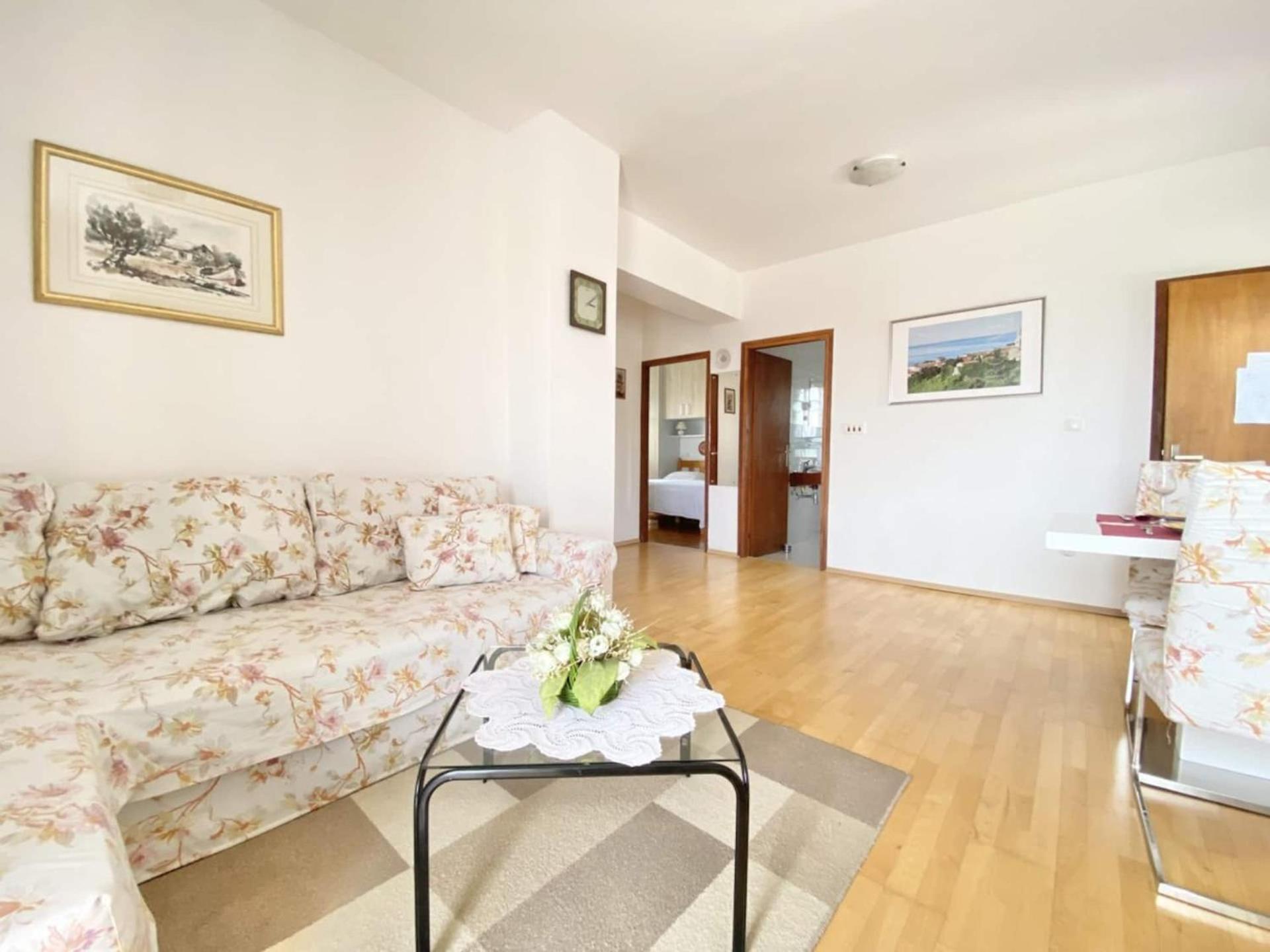Family Apartments Viva Close To The Beach Krk Town Εξωτερικό φωτογραφία