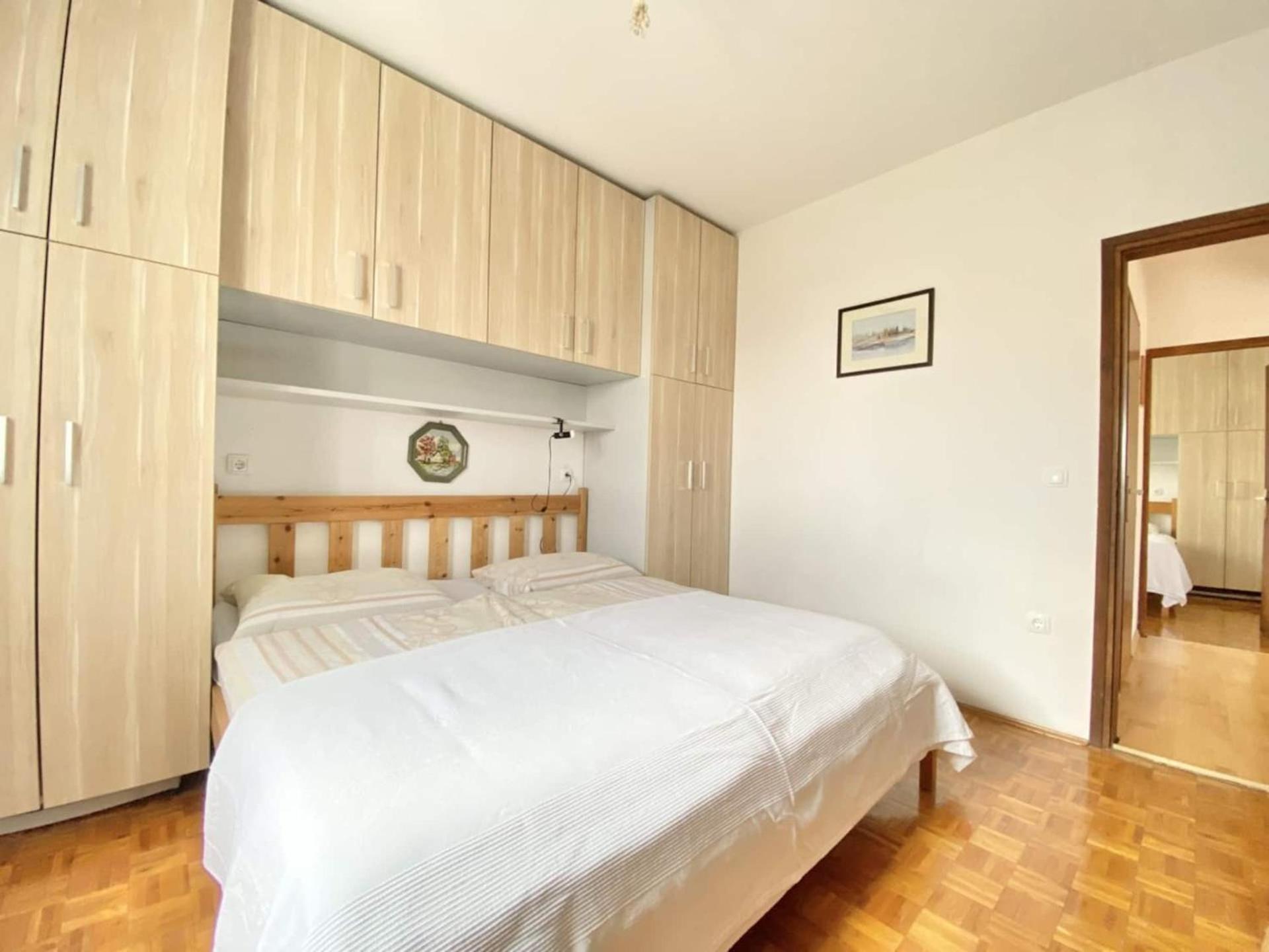 Family Apartments Viva Close To The Beach Krk Town Εξωτερικό φωτογραφία