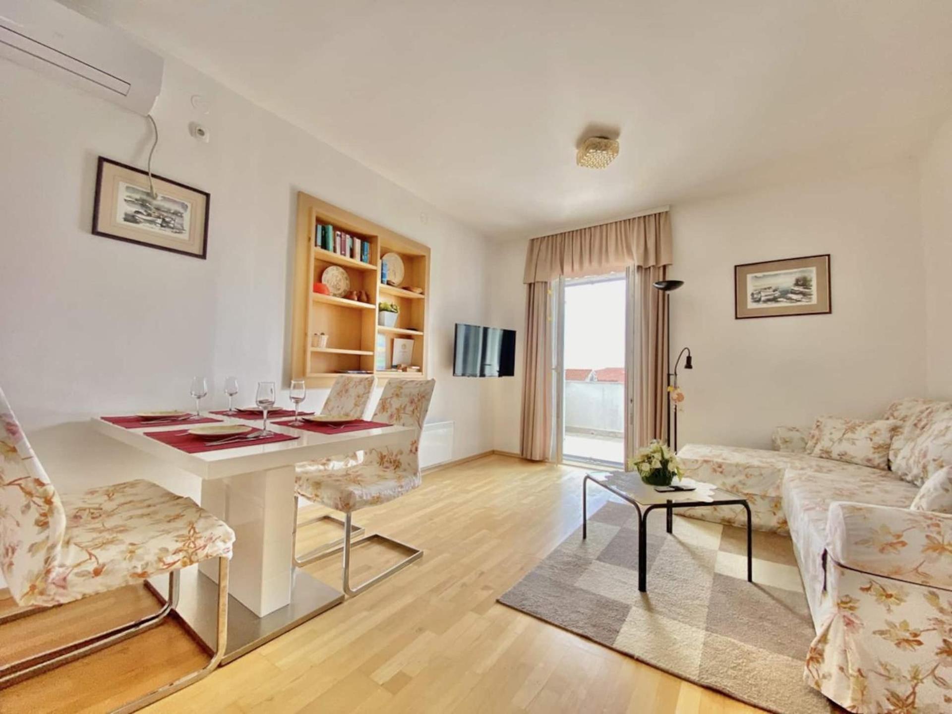 Family Apartments Viva Close To The Beach Krk Town Εξωτερικό φωτογραφία