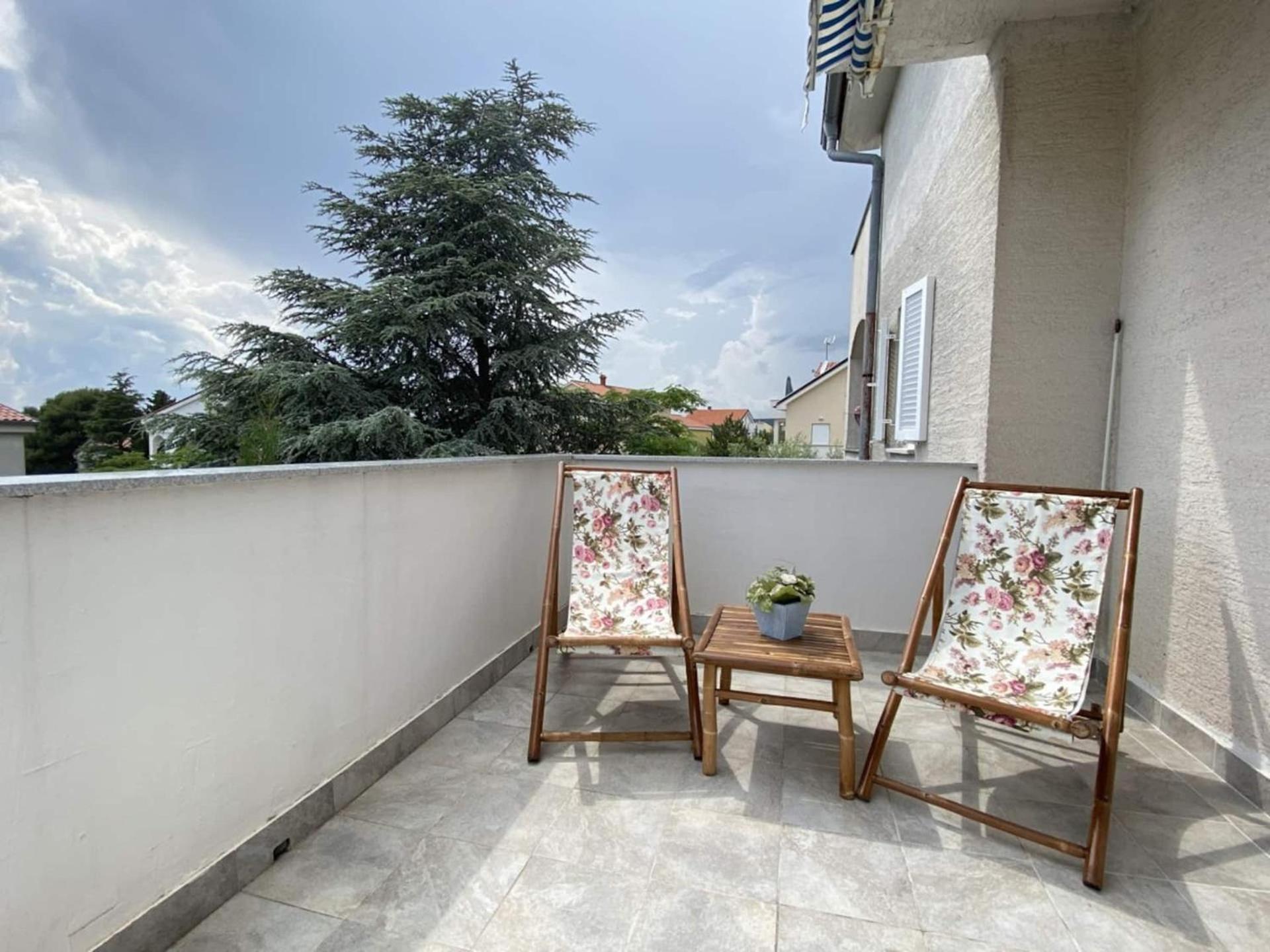 Family Apartments Viva Close To The Beach Krk Town Εξωτερικό φωτογραφία